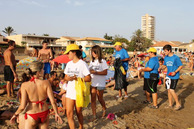 Nuevos folletos para la campaa de concienciacin sobre limpieza en playas y calles, Foto 1