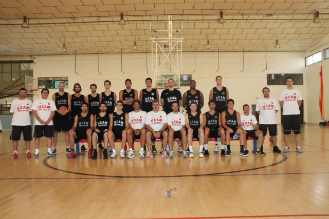 La nueva plantilla del UCAM Murcia realiza el primer entrenamiento en Totana, Foto 1