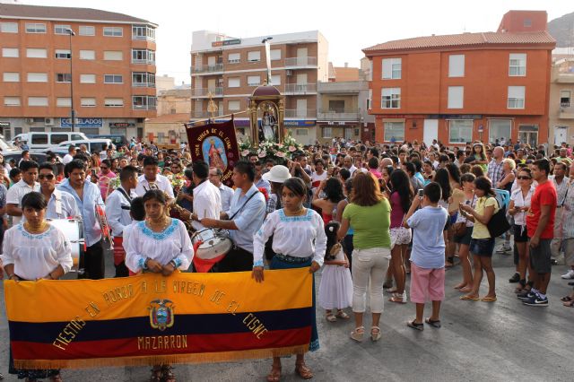 La Virgen del Cisne congrega en Mazarrón a centenares de fieles, Foto 1