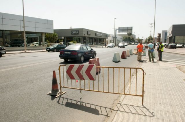 Acondicionan la acera de los concesionarios de Seat y Opel en la avenida Juan Carlos I - 2, Foto 2