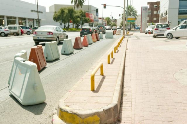 Acondicionan la acera de los concesionarios de Seat y Opel en la avenida Juan Carlos I - 3, Foto 3