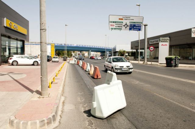Acondicionan la acera de los concesionarios de Seat y Opel en la avenida Juan Carlos I - 4, Foto 4