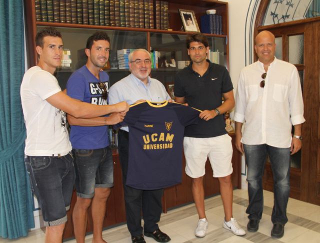 Los nuevos fichajes del Universidad Católica de Murcia C.F visitan la UCAM - 1, Foto 1