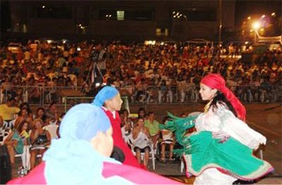 Más de 2000 ecuatorianos celebran el II Encuentro de los Pueblos a través de la Danza y Música Folclórica ecuatoriana, Foto 3