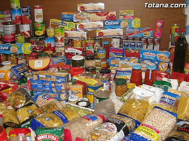 Más de 300 personas han sido valoradas y derivadas por los servicios sociales municipales para obtener alimentos y otras ayudas municipales por Cáritas y Adipsai - 1, Foto 1
