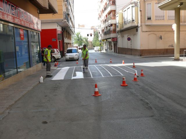 Tras las fiestas, se retoman los trabajos de repintado de señalización vial - 2, Foto 2