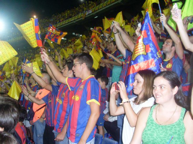 La Peña Barcelonista de Totana estuvo presente en el partido de ida de la final de la Supercopa, Foto 2