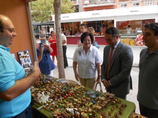 Los artesanos muestran sus productos hechos a mano en la Plaza de Santo Domingo - 2, Foto 2