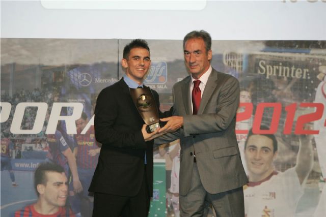 Álex: Este premio me dará fuerzas para seguir trabajando y conseguir títulos con ElPozo Murcia - 1, Foto 1