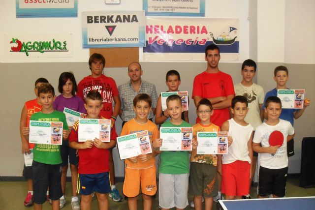 Diplomas para los niños de la Escuela de Verano de Tenis de Mesa, Foto 1