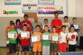 Diplomas para los niños de la Escuela de Verano de Tenis de Mesa