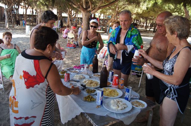 Autoridades municipales visitan a las personas mayores que han participado en el programa ¡Vente a la Playa!, Foto 3