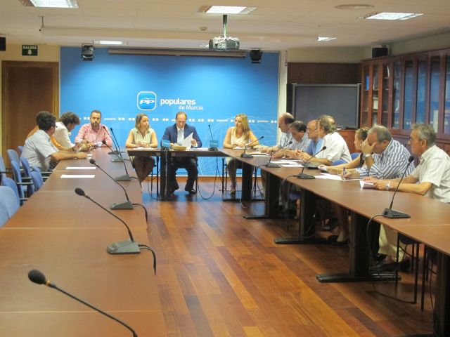 El PP se reúne con pymes y autónomos de la Región para ayudarles a potenciar su competitividad, Foto 1