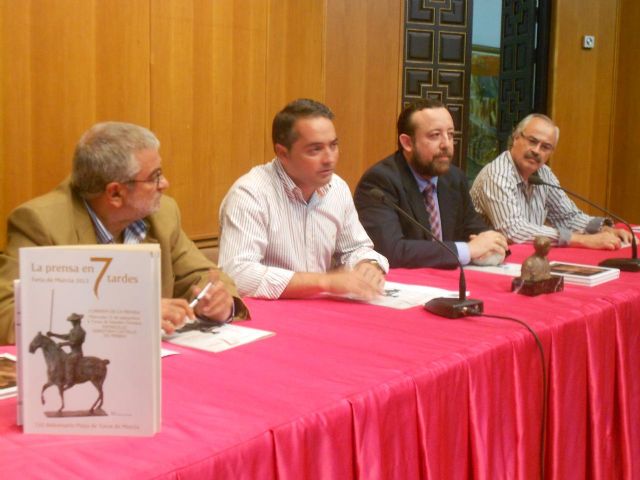 El Colegio Oficial de Periodistas presenta en la revista de la Feria de Murcia textos inéditos sobre la Plaza de Toros, en su 125 aniversario - 1, Foto 1