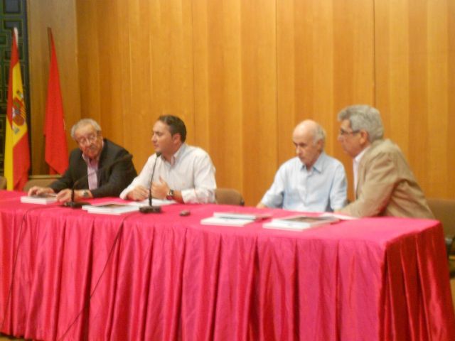 Las esculturas de Campillo y las acuarelas de Serna se reúnen en el Almudí para hablar de toros - 4, Foto 4