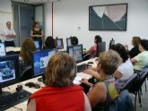Un total de quince mujeres han iniciado hoy el curso de iniciacin a la informtica