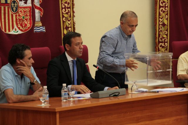 El Pleno del Ayuntamiento de Yecla otorga por unanimidad el título de Hijo Predilecto de la ciudad a Juan Miguel Benedito Rodríguez - 1, Foto 1