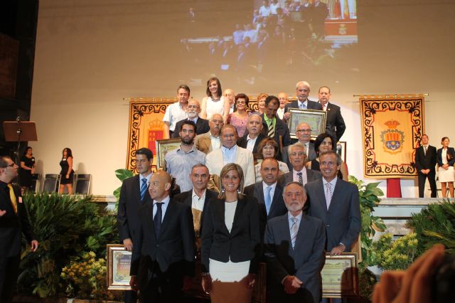 Los Alcaldes que lo fueron desde 1900 hasta 2012 y las dos acequias locales más históricas, homenajeados en la inauguración del 550 aniversario de la Fundación de Archena - 1, Foto 1