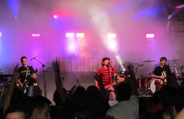 Más de 800 personas disfrutaron de la noche solidaria del rock, Foto 2