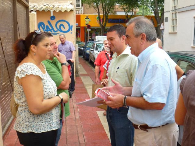 El PSOE denuncia que este año los padres y madres van a pagar más, mientras que sus hijos van a recibir menos - 1, Foto 1