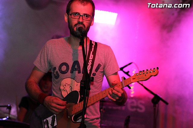 Ms de 800 personas disfrutaron de la noche solidaria del rock - 24