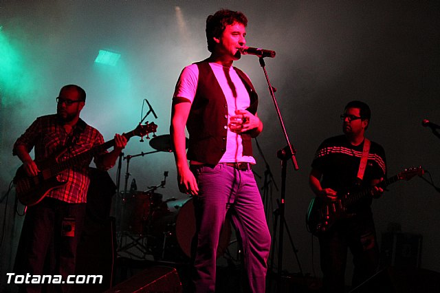 Ms de 800 personas disfrutaron de la noche solidaria del rock - 40