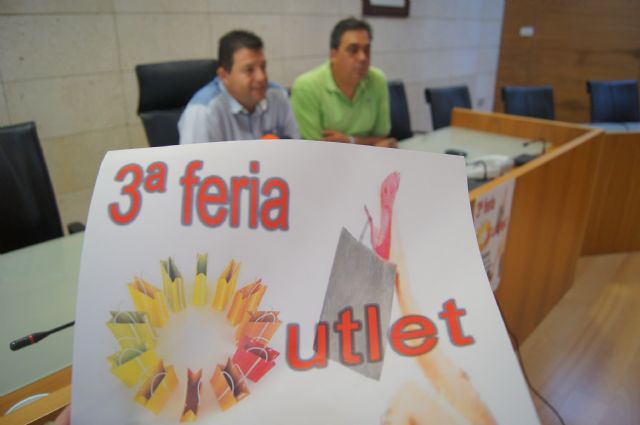 Totana celebra del 4 al 7 de octubre en la plaza de la constitución la 3ª Feria del Comercio Outlet, Foto 1