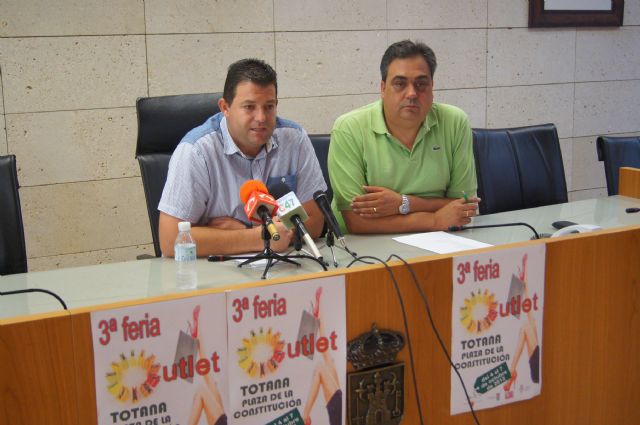 Totana celebra del 4 al 7 de octubre en la plaza de la constitución la 3ª Feria del Comercio Outlet, Foto 2