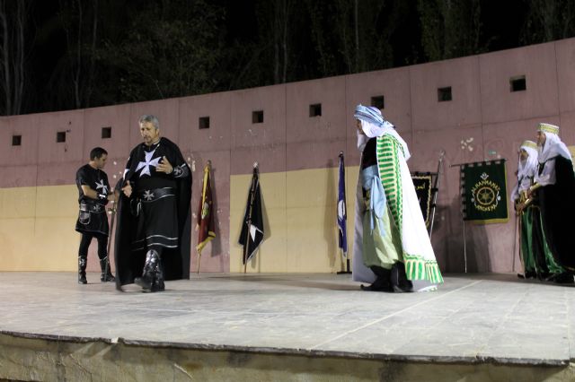 Moros y Cristianos de Archena volvieron a escenificar ayer, fuera de fiestas, la Embajada de la Carta Puebla por ser dia clave de esta conmemoración - 1, Foto 1