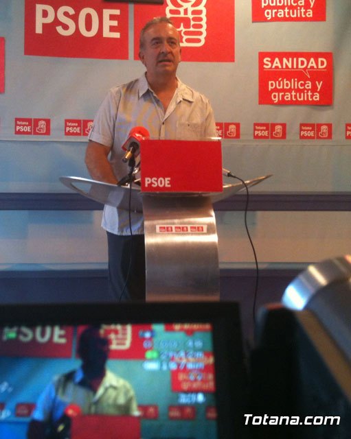 Los socialistas critican que la alcaldesa tenga tiempo para ir a los toros y no para recibir a los trabajadores del servicio de aguas, Foto 2