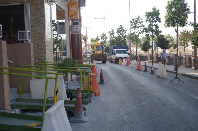 They enter the final phase of the refurbishment sidewalks of Avenida Rambla de La Santa, Foto 1