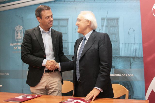 Firmado el convenio entre el Ayuntamiento de Yecla y la Fundación Universidad Empresa - 3, Foto 3
