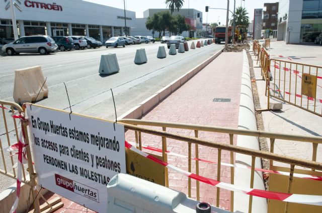 Nueva acera frente a los concesionarios de coches de la avenida Juan Carlos I - 4, Foto 4