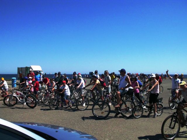 Más de 100 personas pedalearon ayer entre dos mares en la inauguración de la Semana Europea de la Movilidad de San Javier - 2, Foto 2