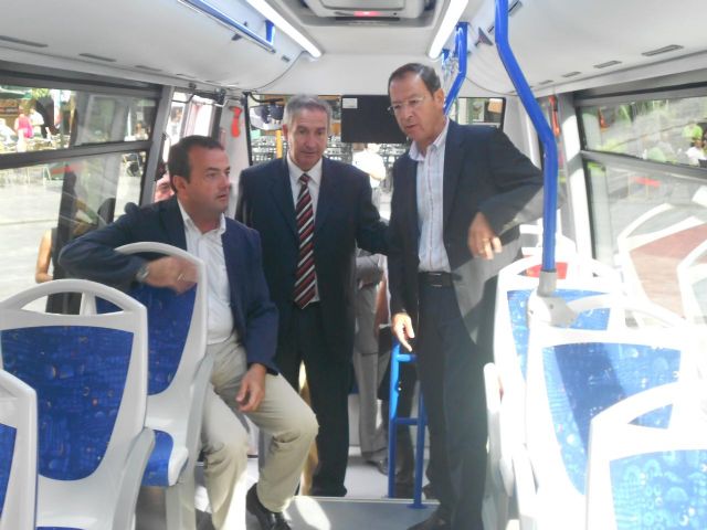 Los 24 autobuses del nuevo servicio municipal de transporte reducirán la emisión de hasta 375.000 kilogramos de CO2 a la atmósfera - 1, Foto 1