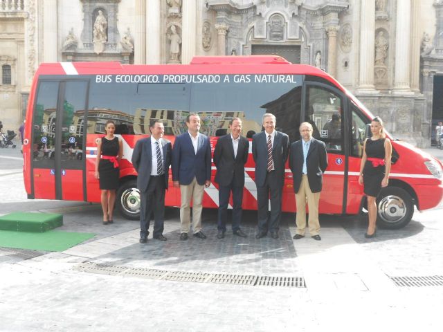 Los 24 autobuses del nuevo servicio municipal de transporte reducirán la emisión de hasta 375.000 kilogramos de CO2 a la atmósfera - 2, Foto 2