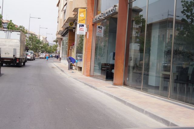 Exits the refurbishment of the sidewalks of the Avenue of the Rambla de La Santa, included in the POS, Foto 1