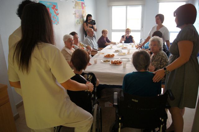 Los usuarios del Centro de Día del Servicio de Estancias Diurnas de Alzheimer celebran un almuerzo totanero, Foto 2