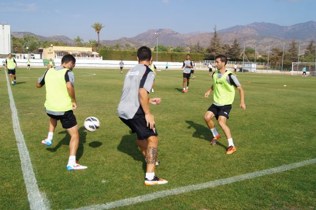 The Real Murcia CF is exercised today and tomorrow at the Municipal Sports "December 6" of Totana, Foto 1