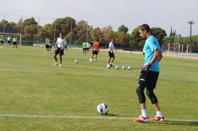 The Real Murcia CF is exercised today and tomorrow at the Municipal Sports "December 6" of Totana, Foto 3