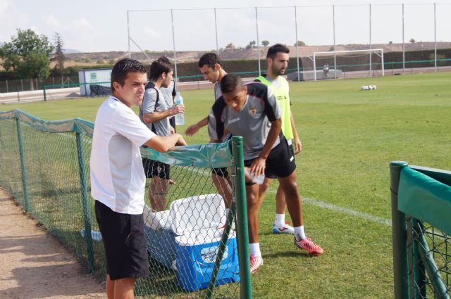 The Real Murcia CF is exercised today and tomorrow at the Municipal Sports "December 6" of Totana, Foto 4