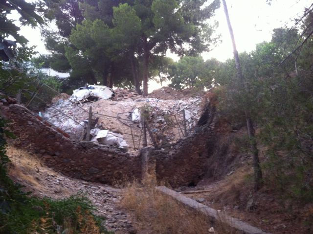 IU-Verdes denuncia un vertido ilegal de escombros en Santo Ángel - 1, Foto 1