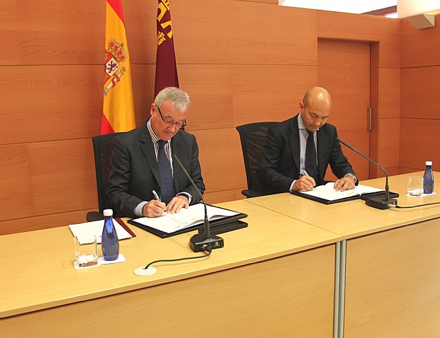 Comunidad y Ministerio de Economía firman un protocolo para la captación de inversiones y la promoción exterior de las empresas regionales - 1, Foto 1