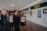 El delegado del Gobierno visita las exposiciones de pintura y cerámica de los reclusos de los centros Murcia I y Murcia II