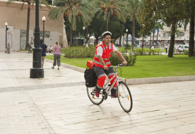 Voluntarios de Cruz Roja atenderán en bici primeros auxilios en el casco de la ciudad - 1, Foto 1
