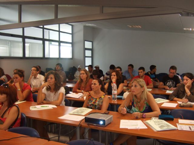 Más de treinta personas participan en el taller E-creativa para empezar, Foto 3