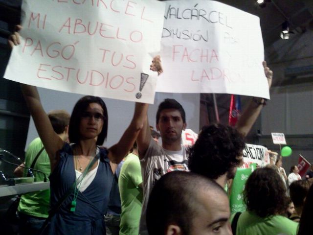 JSRM protesta ante Ballesta y Cobacho contra los recortes durante el acto de apertura del curso universitario - 3, Foto 3