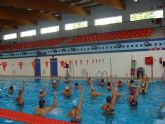 25 personas se lo pasan en grande en la piscina de San Antonio con el Aquaeróbic de los Juegos