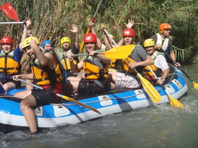 La Concejalía de Juventud organiza el IV Descenso del Río Segura en canoas y balsas - 1, Foto 1