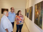 El pintor valenciano Juan Alcn expone su obra en el Auditorio de guilas